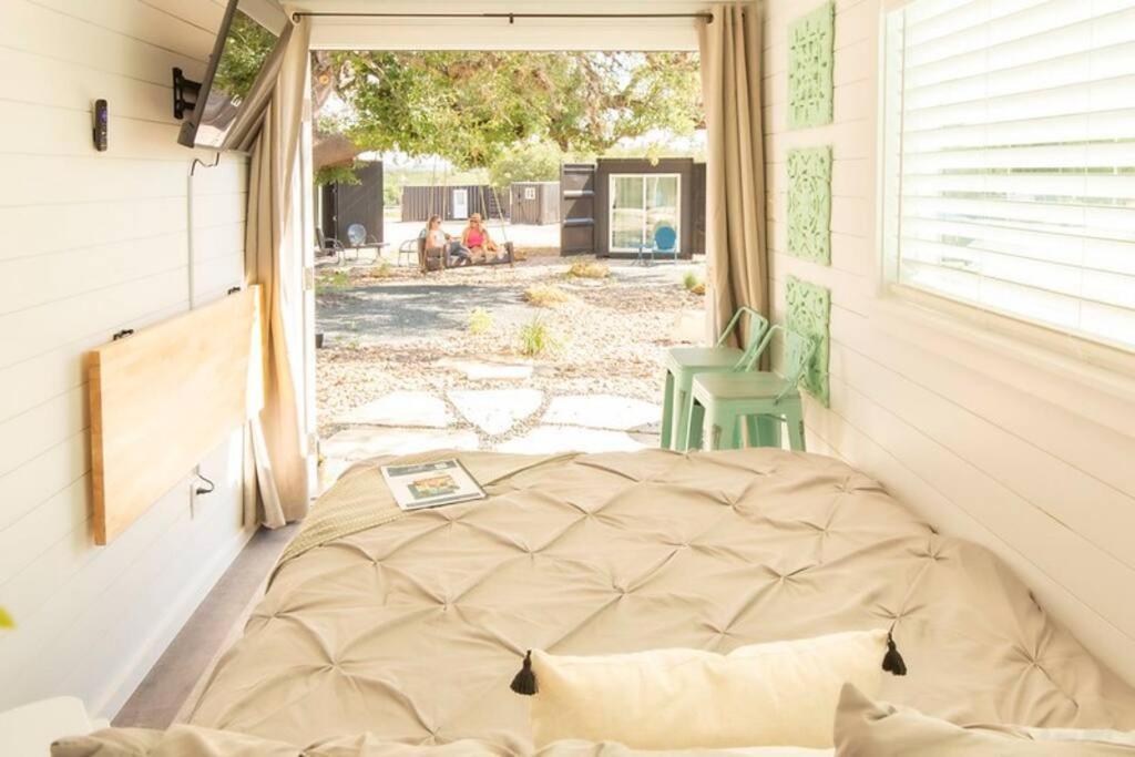 The Container Retreat @ 290 Wine Trail #10 Welcome Friends! Hye Luaran gambar
