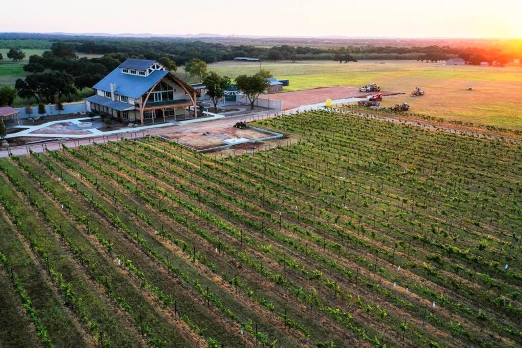 The Container Retreat @ 290 Wine Trail #10 Welcome Friends! Hye Luaran gambar